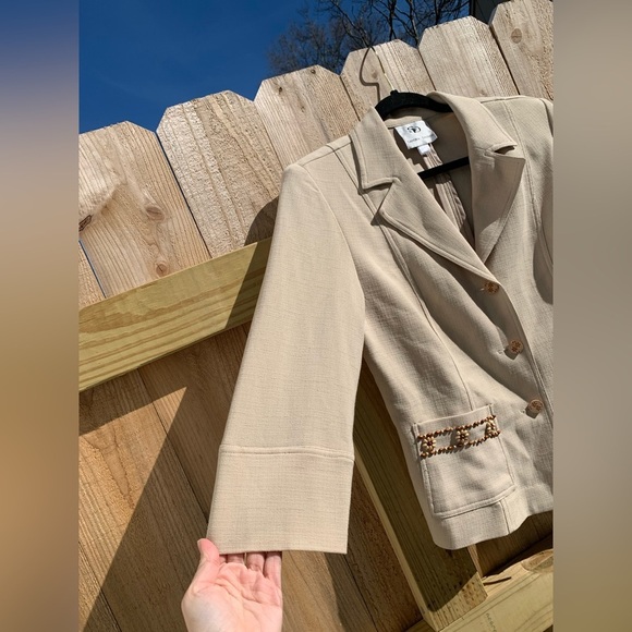 Sandra Darren Button Beige Blazer Wood Bead Embellished Stretch Fabric Size 8 - Picture 4 of 7